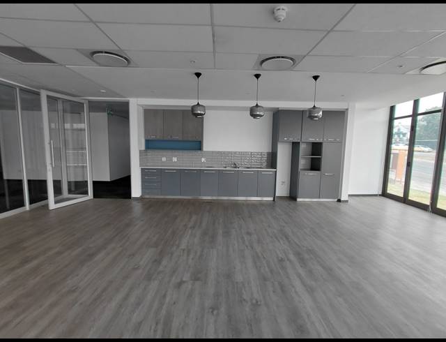 1,005M² OFFICE TO LET IN BRYANSTON